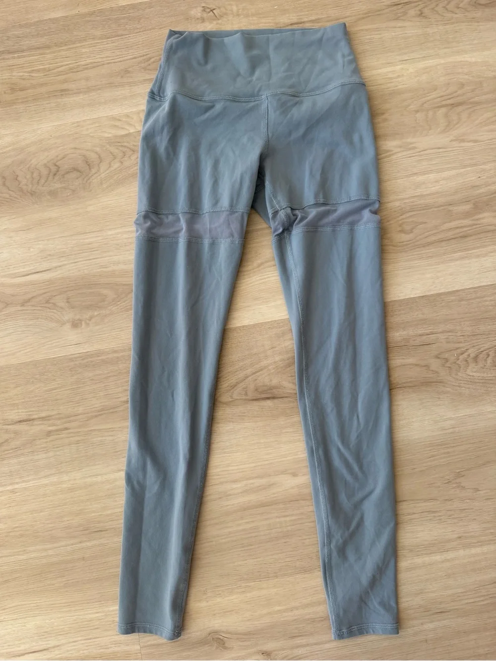 ALO Yoga High-Waist Gray Leggings with Knee Mesh